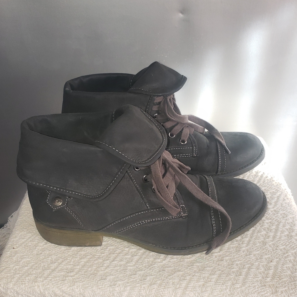 PREOWNED ROCKET DOG ANKLE BOOTS LACE UP FOLD DOWN CASUAL BOOTS. DK GRAY/BLACK.9½